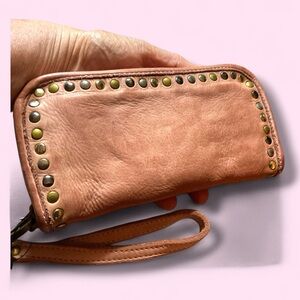 NWT Bolsa Nova Handmade Italy Leather -wristlet wallet -beige/blush metal rivets